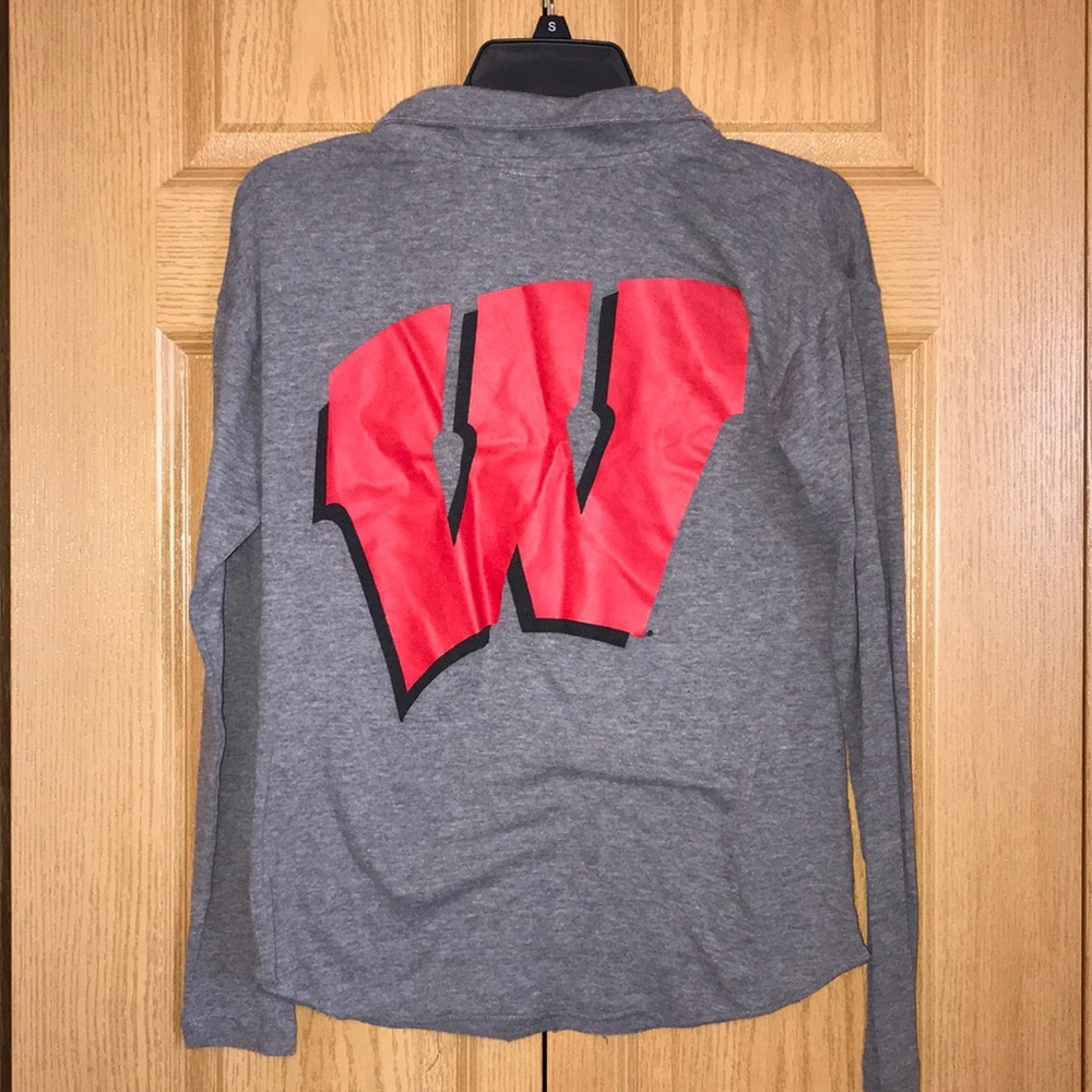 Wisconsin PINK pullover - Picture 3 of 4